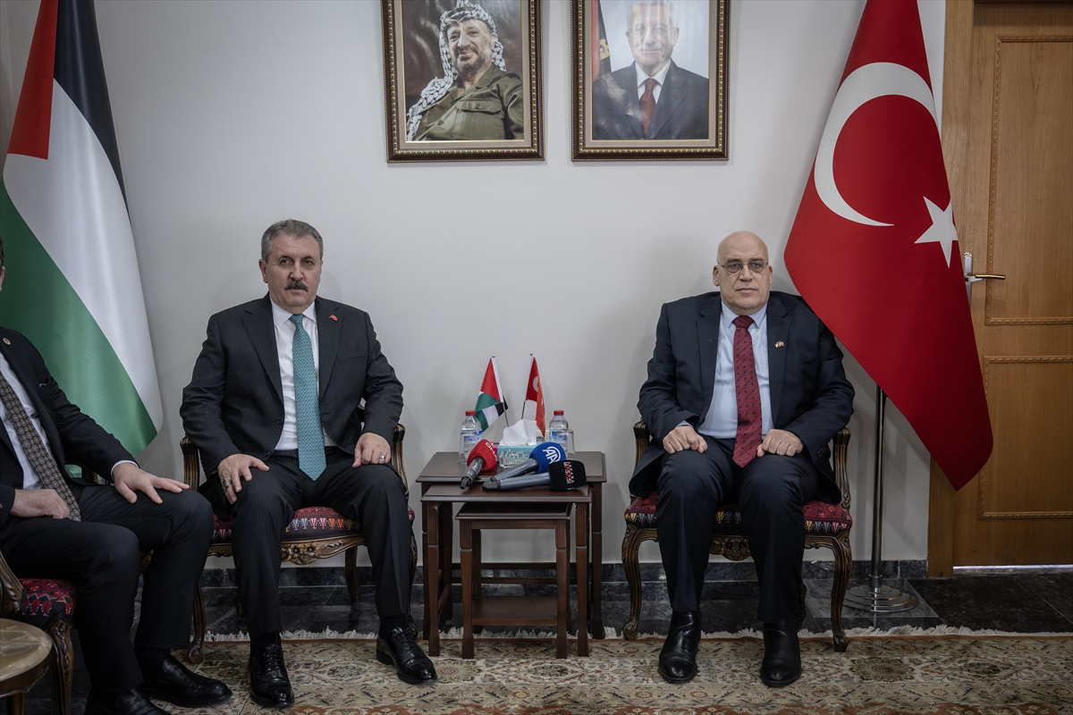 Filistin'i bir milli dava olarak görürüz