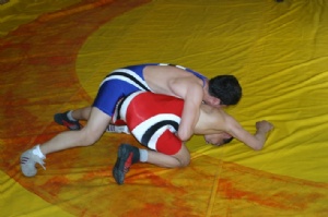 Güreşçi minderde öldü