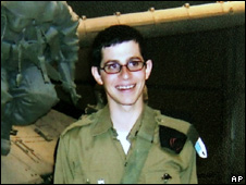 Şalit'in görüntüsüne karşılık 20 Filistinli kadın