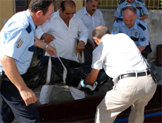 Anne cinneti iki yavruyu öldürdü