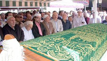 Son yolculuğuna binlerce kişi uğurladı