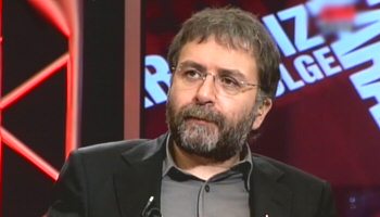 Hakan'ın kulağını büktüler