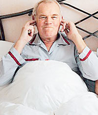 Horlaması uçaktan gürültülü