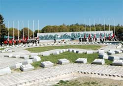 Başörtülü öğrenci Şehitliğe sokulmadı