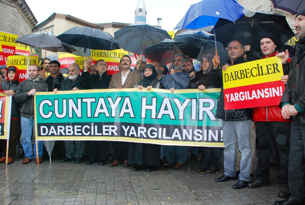 Taksim’den darbecilere öfke