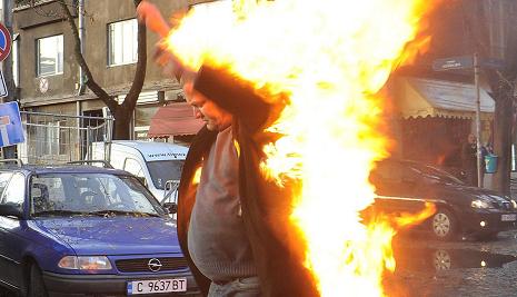 Türk Düşmanı Kendini Yaktı