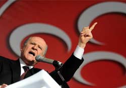 Bahçeli açılıma yüklendi