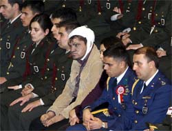 Alay törenine damga vuran kare