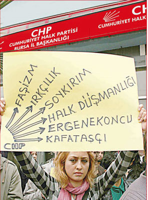 CHP İL BAŞKANLIĞINA YUMURTALI PROTESTO
