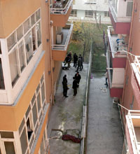 Kızını öldürüp 7. kattan attığı idia edildi