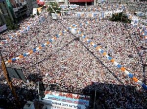 AK Parti'nin 2 milyon askeri var