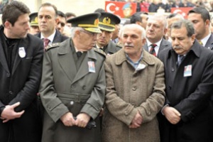 Şehit cenazesinde paşalara tepki