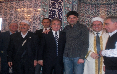 M.Ali Şahin Cuma namazını Stockholm'de kıldı