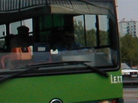 Sancaktepe'de 2 İETT otobüsü taşlandı