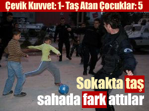 Taş atan çocuklarla top oynadılar