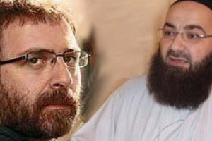 A.Hakan Cübbeliye müzikle cevap verdi