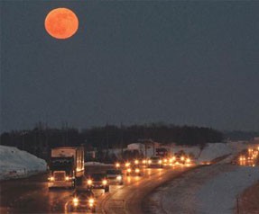 AY İÇİNDE DOLUNAY