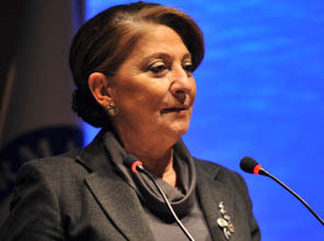 Rektör: Başörtüsü bir hak