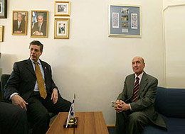 Yine Ayalon, yine kriz