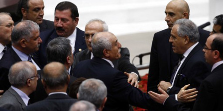 Mecliste Yumruklu Başörtü Kavgası