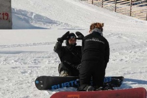 Avşar kayak yaparken bacağını kırdı