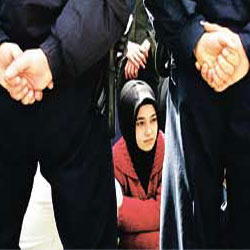 Başörtüsüne Özgürlük kampanyası sürüyor