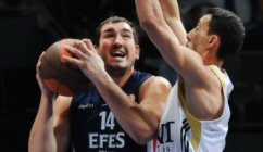 Efes Pilsen yıkıldı: 75-77