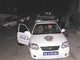 Silan ve molotof kokteyli ile saldırdılar