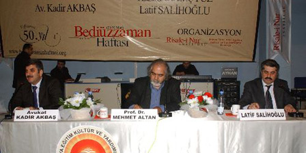 Rejim Komünizm'e ve Milliyetçiliğe dayalı