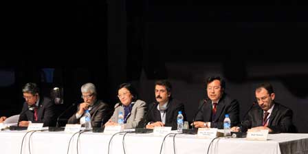 Doğu Türkistan için bir şeyler yapın