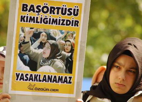 Başörtüsü yasağına büyük tepki