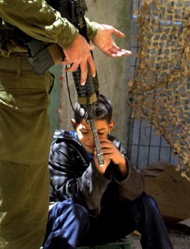 Filistinli çocuklara ağır işkence