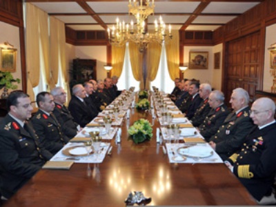 Terfi Bekliyorlar Ama...