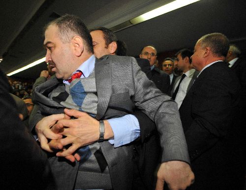 Yargı brifingi olaylı başladı