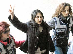 'Canlı bomba' olay çıkardı