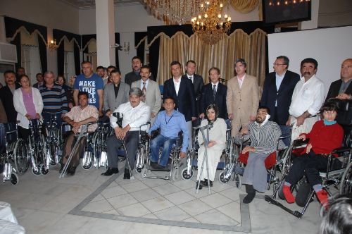 Engellilere tekerlekli sandalye