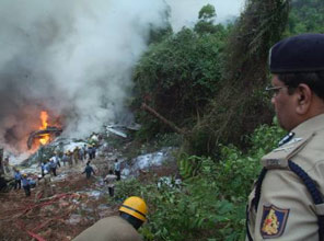 Hindistan'da uçak düştü