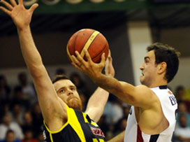 Efes pes etmedi 83-79