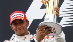 Red Bull'dan Hamilton'a hediye!