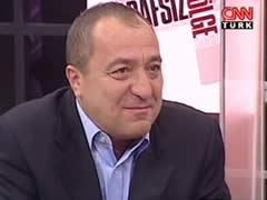 Tezkan'dan Zaman yazarına şok soru!