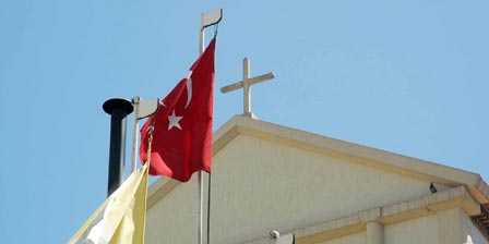 Kilisedeki Türkler işten çıkarıldı