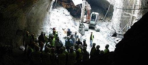 İzmir metrosunda göçük!