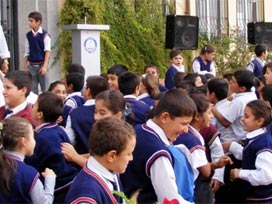 İlköğretimde ders saatleri indirildi