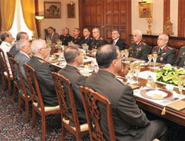 Erdoğan YAŞ masasından çekildi