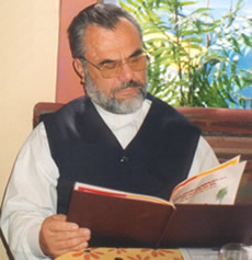 Bir topluluk Kuran okur ve... - video