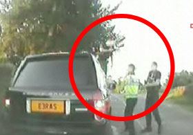 İngiliz polisi dehşet saçtı - video