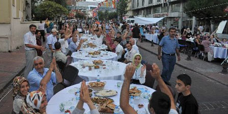Esenler, iftar sofrasıyla Guinness'e girdi