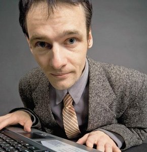 "İnterneti 10 saatten fazla kulanan tedavi görmeli"