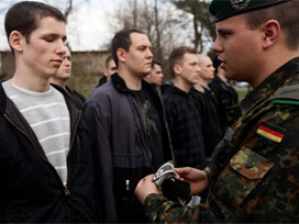 Almanya Asker Sayısını Azaltıyor