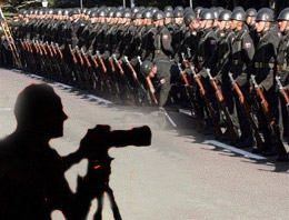 Askeri törende görülmemiş fotoğraf